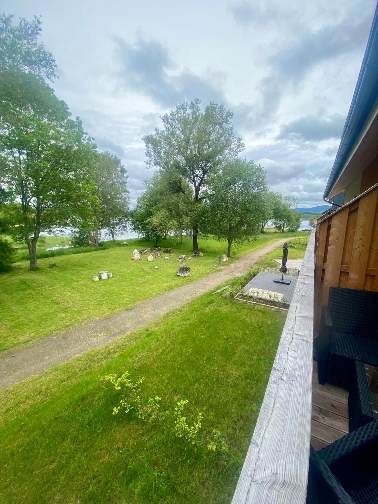 Apartman Na Brehu Lipna Černá v Pošumaví Exterior foto